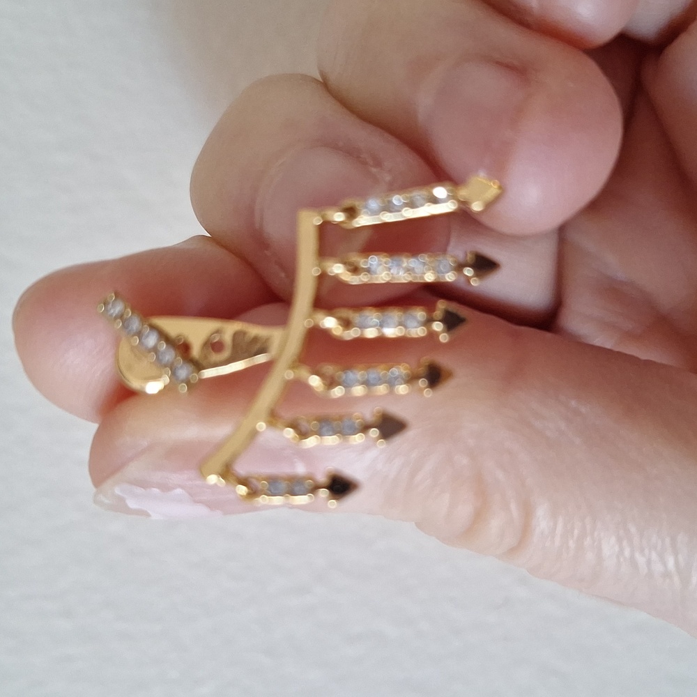 Elegant Gold and 'Crystal' Earring (for the side - not bottom - of earlobe) - Picture 4 of 4